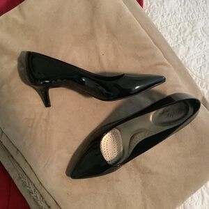 Dexflex Black Patent Low Heel pump